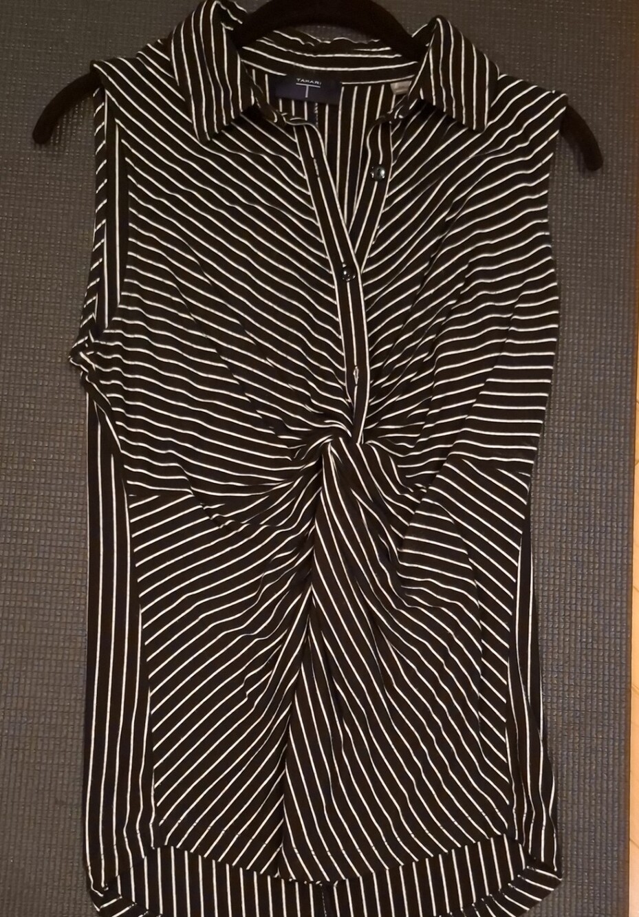 TAHARI Sleeveless Black & White Twist-Front Collared Shirt